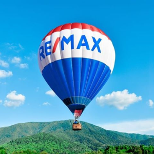 May all your stress in home buying ☁️float☁️ up & away with RE/MAX! photo